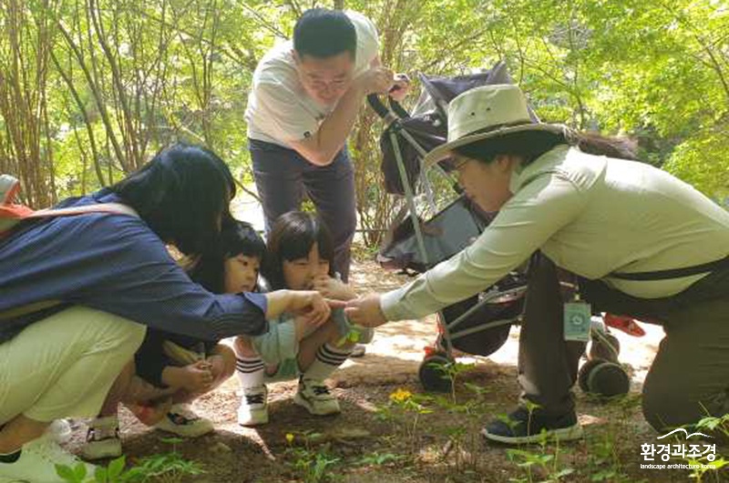 속리산국립공원 가족 야생화 체험 (사진=환경부 제공).jpg
