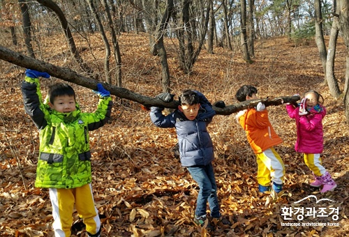 통나무들기놀이.jpg