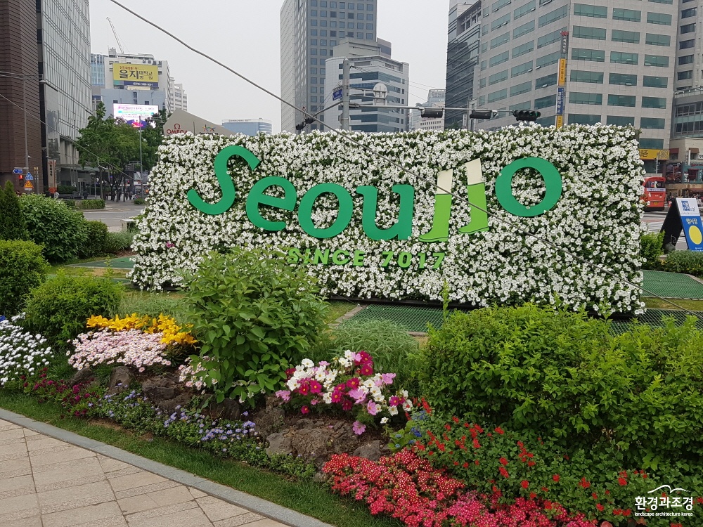 kim서울광장 서울로 꽃탑설치_.jpg