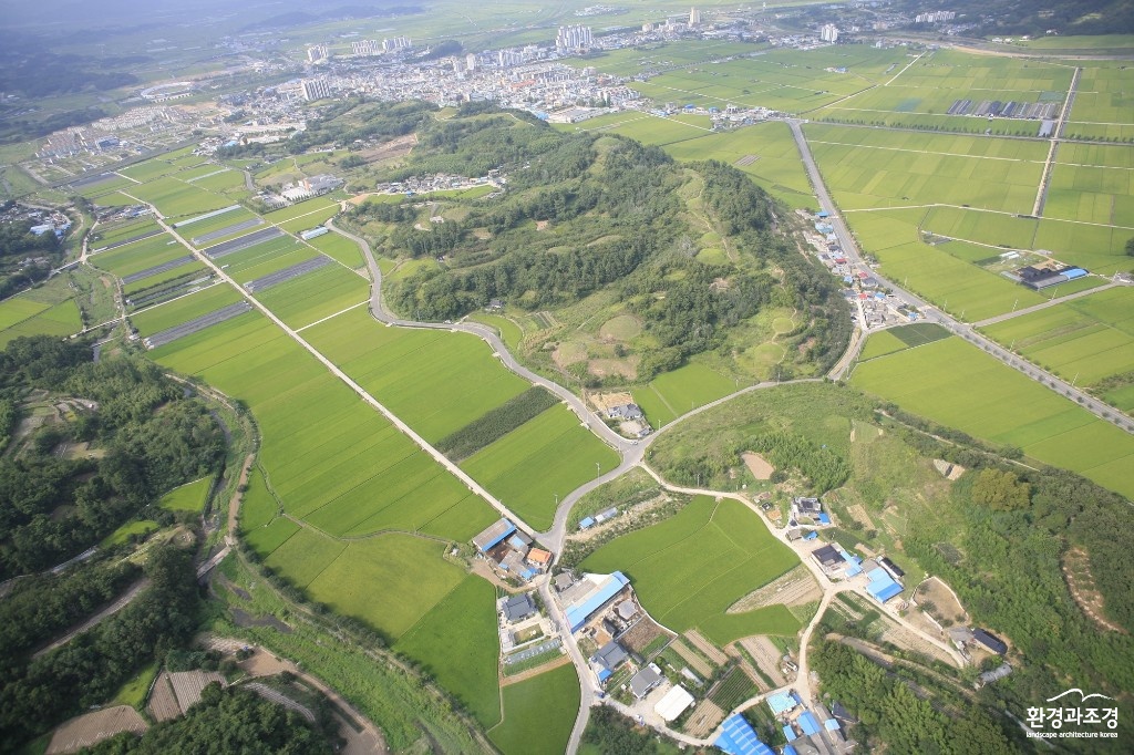 함안 말이산고분군 전경.jpg