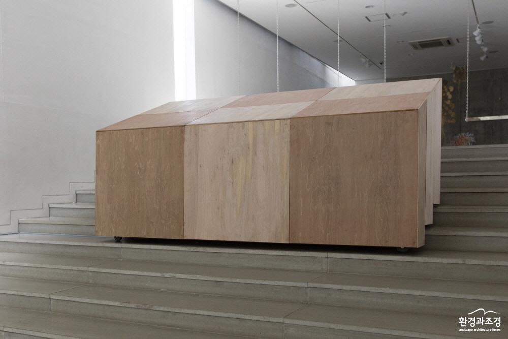 6.노해율(Noh Haeyul), LAYERED STROKE-blocking, 2017, 철, 나무, 300x127x134cm.jpg