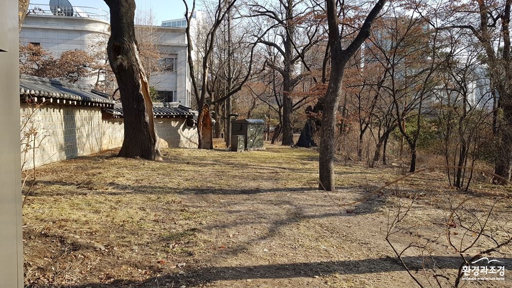 1. 덕수궁 내측 보행로(전).jpg