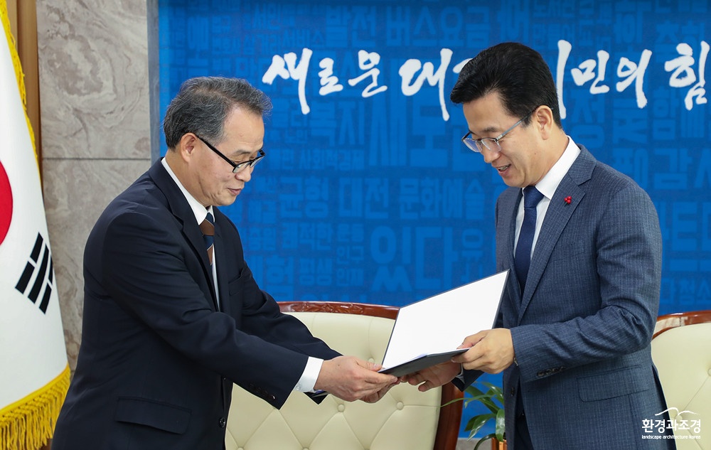 월평공원 공론화위원회 권고안 전달01.jpg