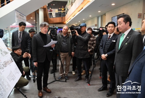 190307_이낙연_총리_노인복지회관_방문_경북영주_(11).jpg