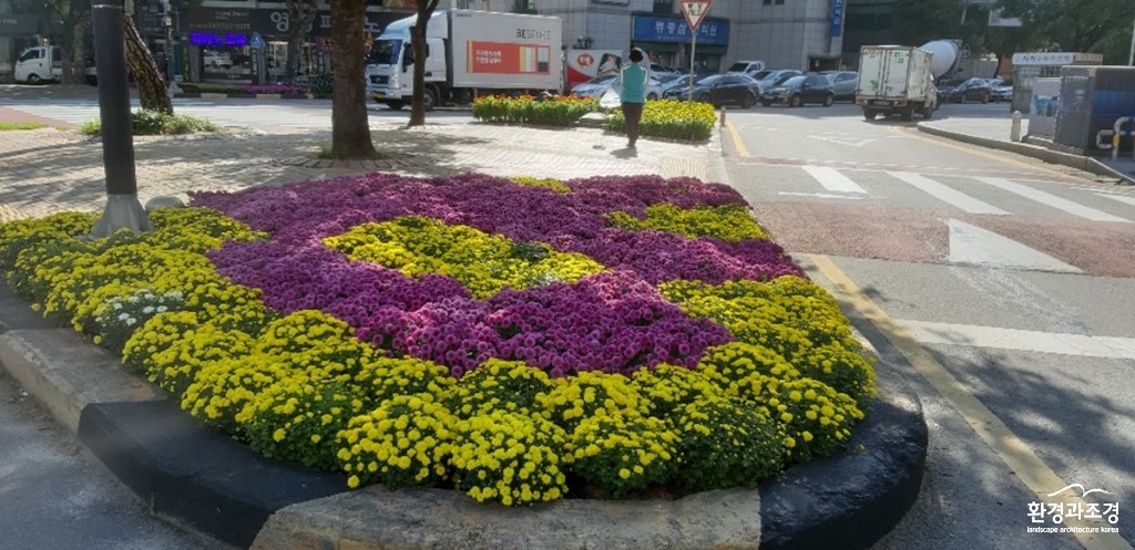 1-2 교통섬 화단.jpg