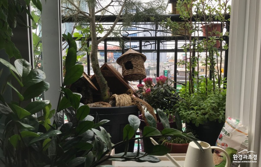 02-1제곱미터 발코니정원 모습.jpg