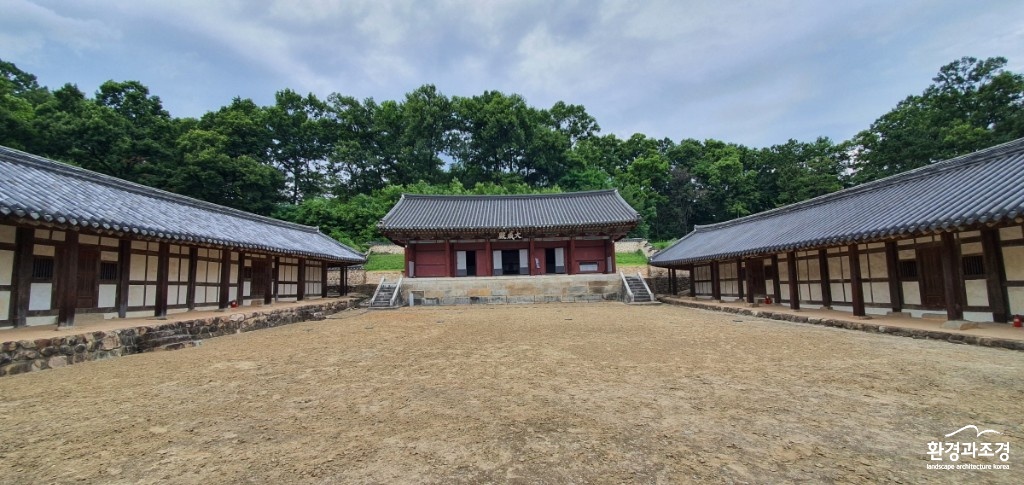 9. 상주향교 동서무 전경.jpg