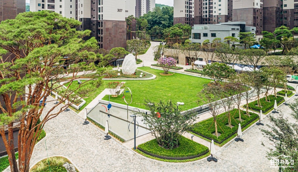 디에이치 아너힐즈 _ Green Art Plaza (2).jpg