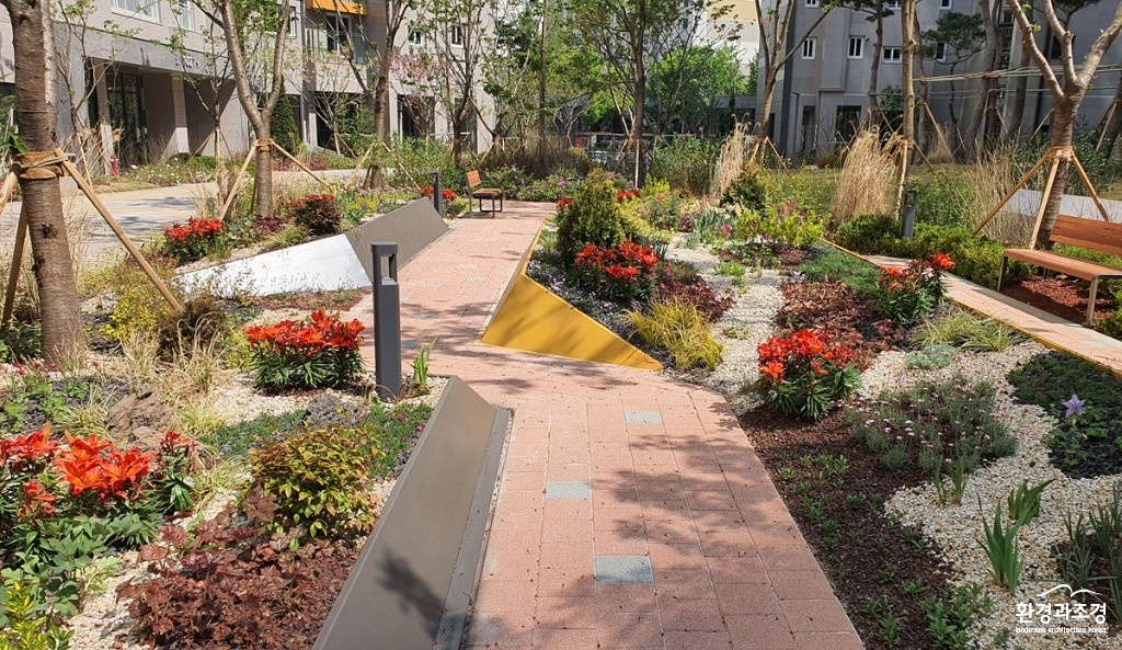 11. 당산 센트럴 아이파크 초화원.jpg
