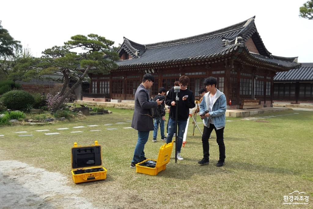 RTK-GPS 측정기를 이용한 전주 학인재 고택의 정원 기록화 실습.jpg