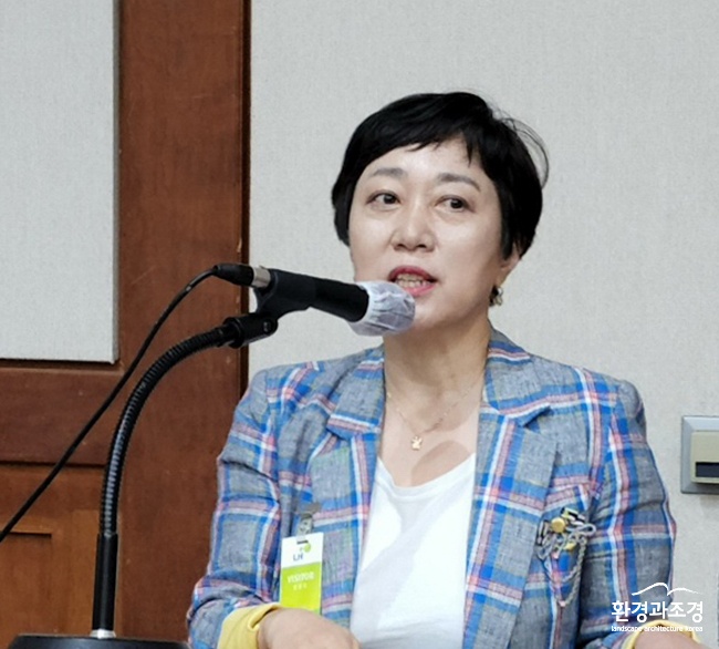 고민정.jpg