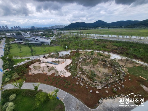 사진3.기념정원(전경) (1).jpg