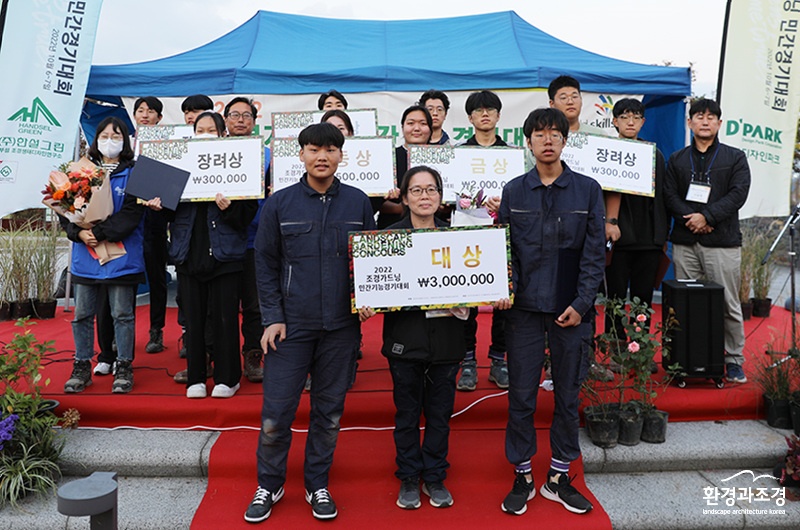 단체샷 2.jpg