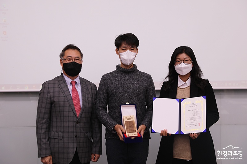 율리강변풍경이 특별상을 수상.jpg