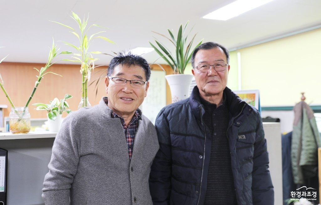 왼쪽부터 명인종 동영조경 대표와 홍명광 동영조경 이사.jpg