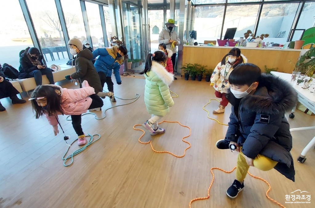 서울식물원에서 진행한 가족식물테라피 (사진=서울시 제공).jpg
