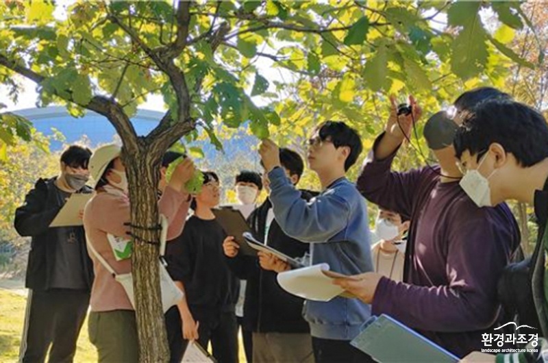 ‘니브르(NIBR) 박사의 생물다양성 연구실’ 수업 장면 (사진=환경부 제공).jpg