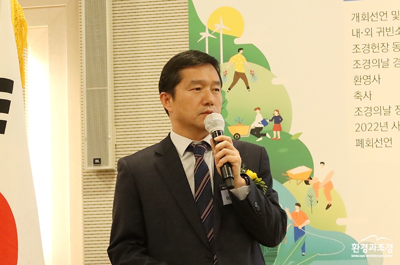 문화재청 과장.jpg