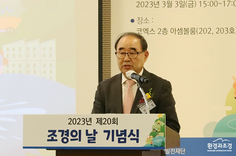 심왕섭 이사장.jpg