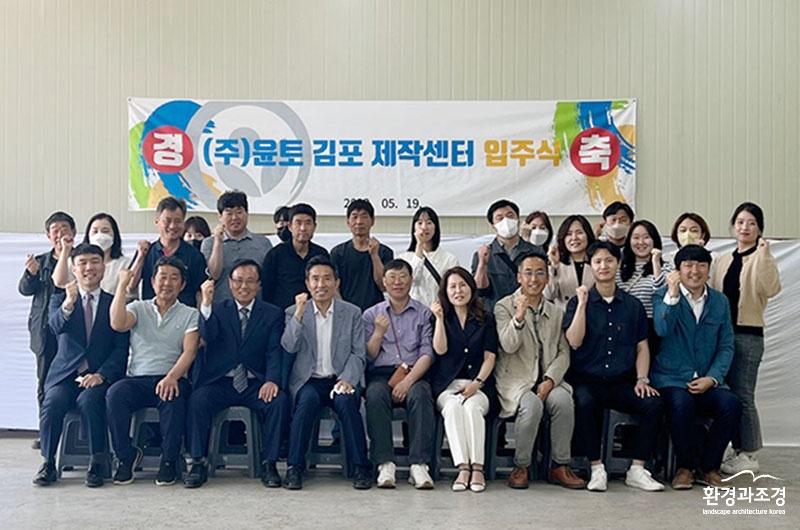 05 단체사진.jpg