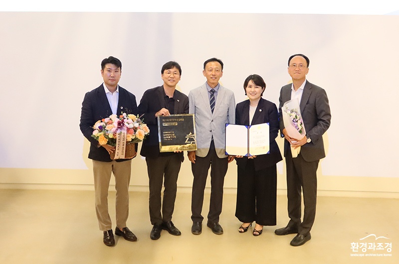 문화체육관광부 부문에 코오롱글로벌·코로롱·세이브더칠드런·가이아글로벌·송파구청·성동구청의 ‘용마어린이공원·도선어린이공원(놀이터를 지켜라)’11.jpg
