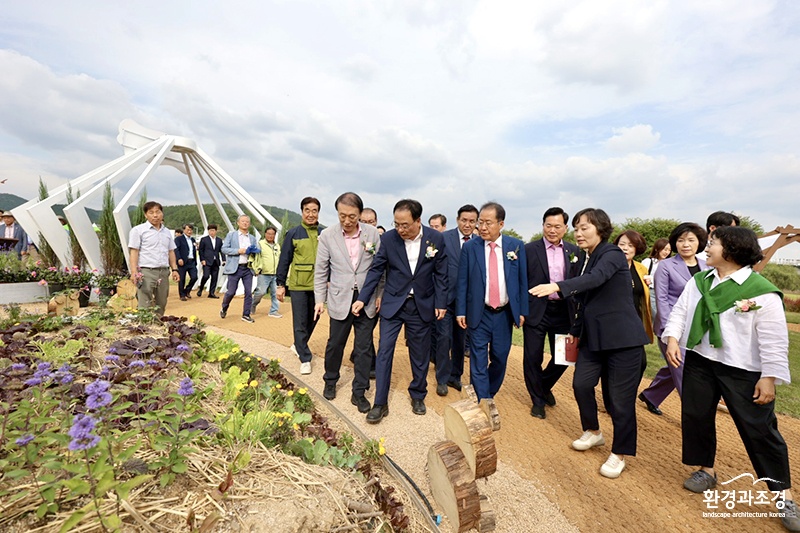 홍준표 시장 및 관계자.jpg
