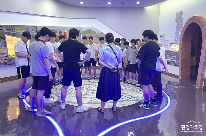 전시해설 운영사진.jpg