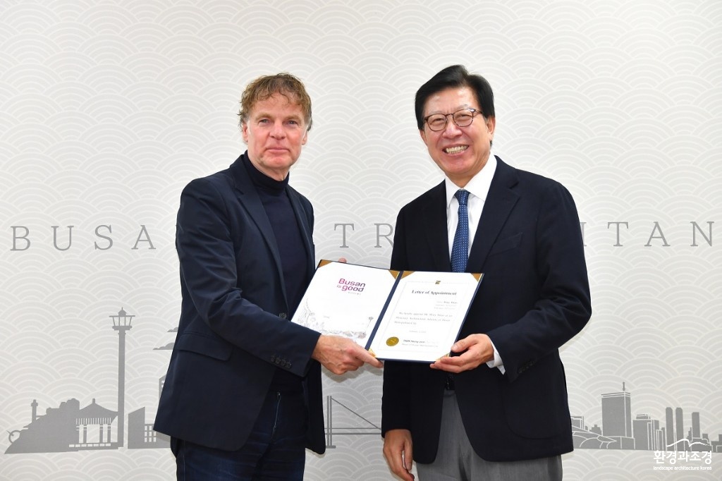 건축가 위니 마스가 부산시 명예자문건축가로 위촉됐다..jpg