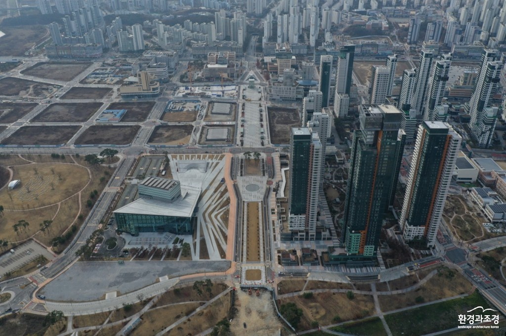 도시상징광장_전경.jpg