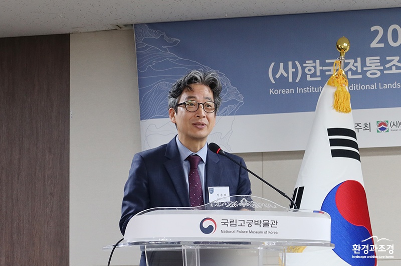 박물관장.jpg
