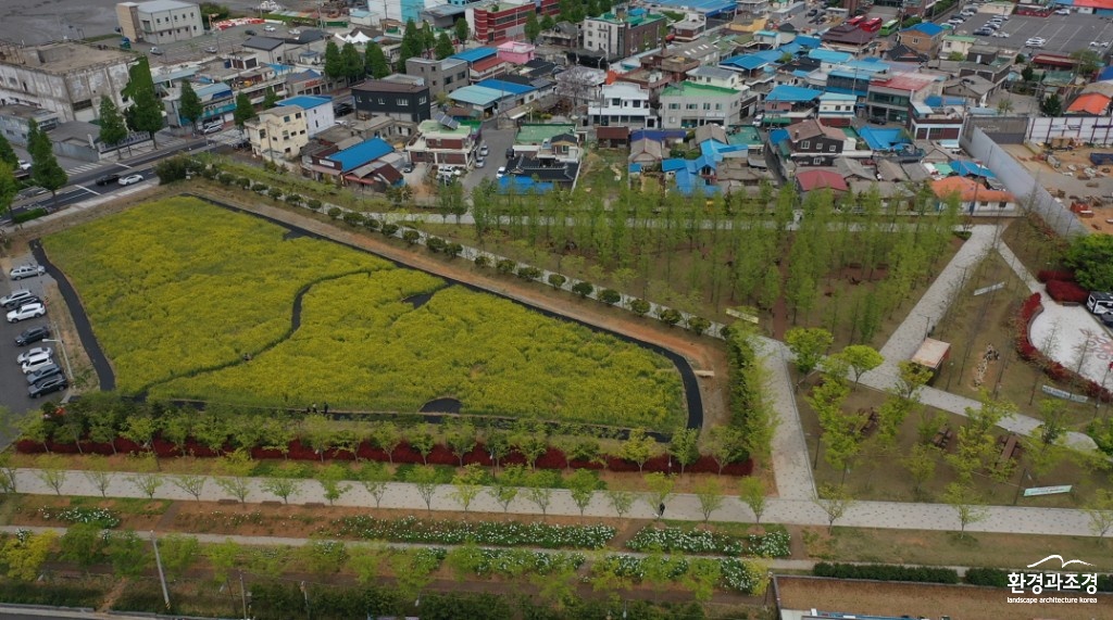 5-2.(사진)(2020)군산신영시장기후대응도시숲 (1).jpg