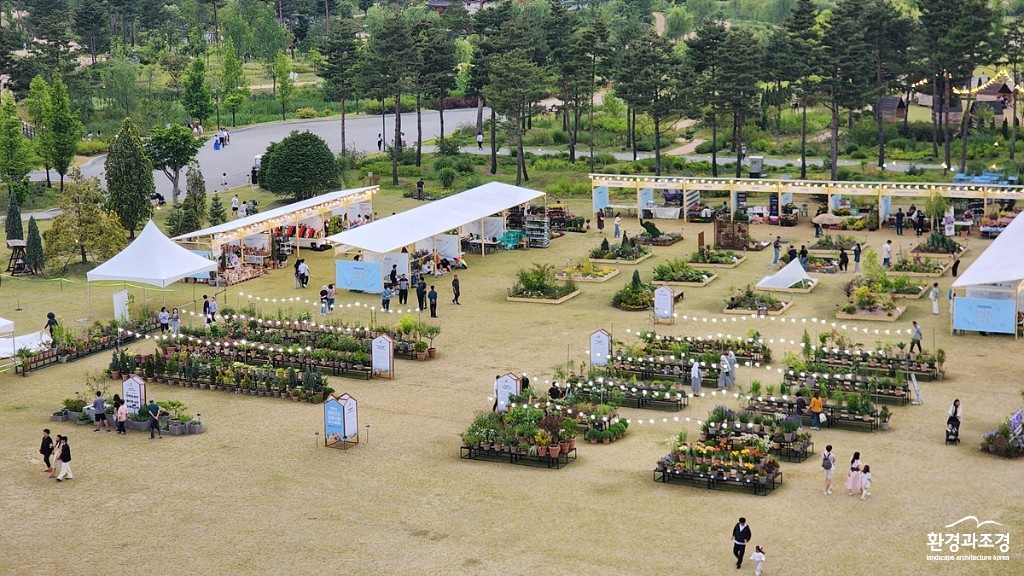 5. 국립세종수목원 축제마당에서 5월 31일부터 6월 9일까지 진행된 ‘2024 정원식물 전시·품평회’ 전경.jpg