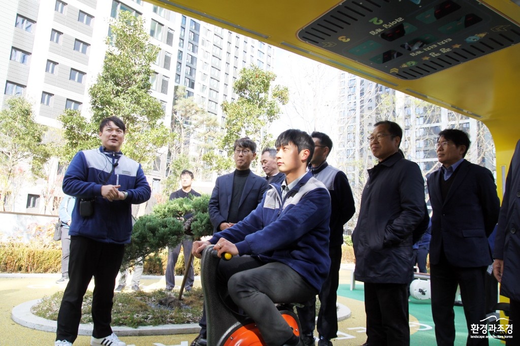 터치터치플레이 관람.jpg