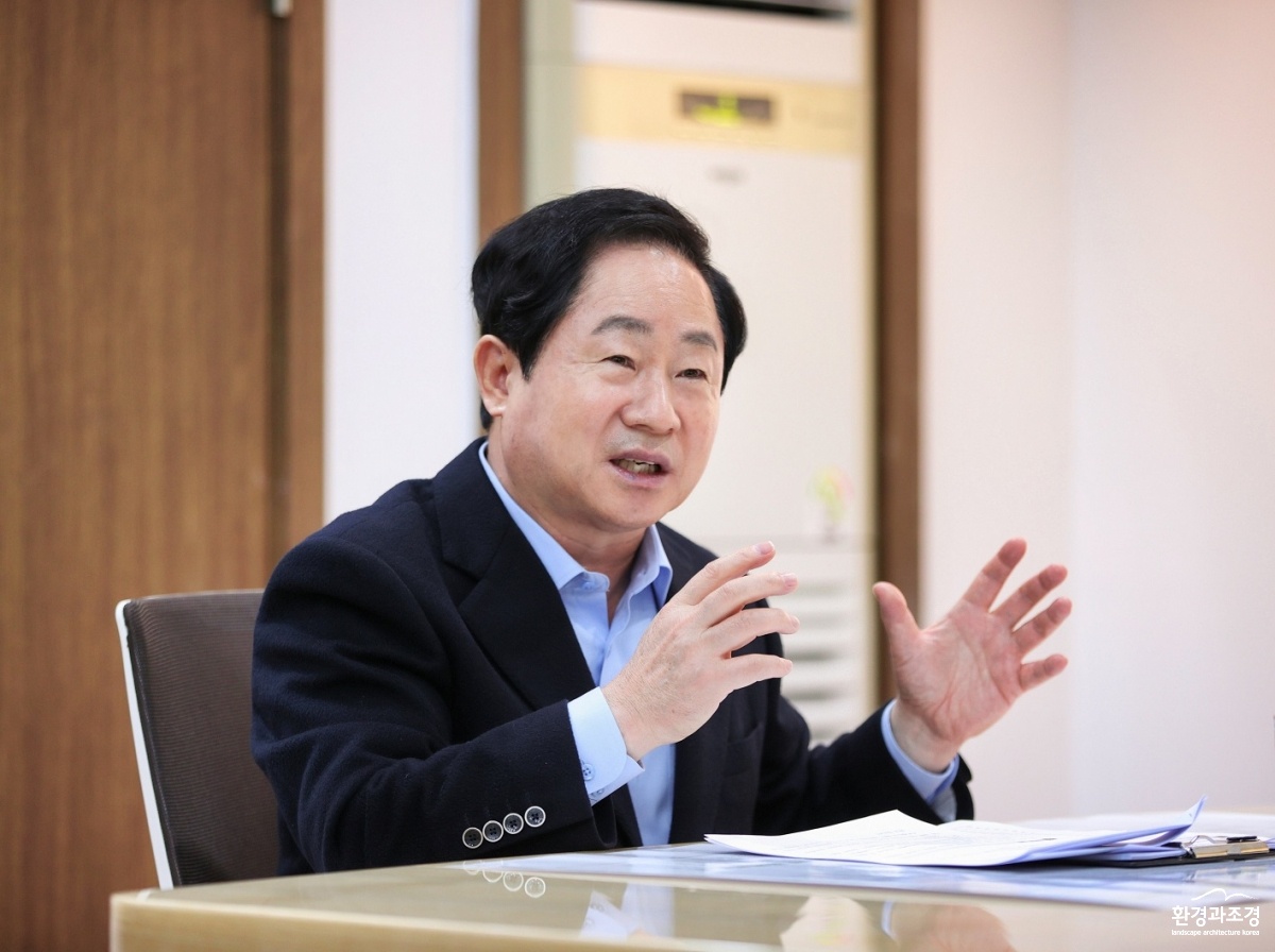 （0530）[환경정책과]남양주시, 2035 환경계획 수립…‘미래형 에코시티 조성 나선다’（주광덕 남양주시장 1）.JPG