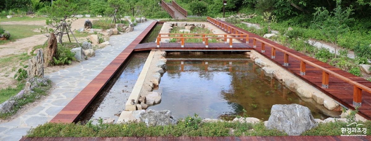 1-2. 국립한국자생식물원 옹달샘정원 조성모습.jpg