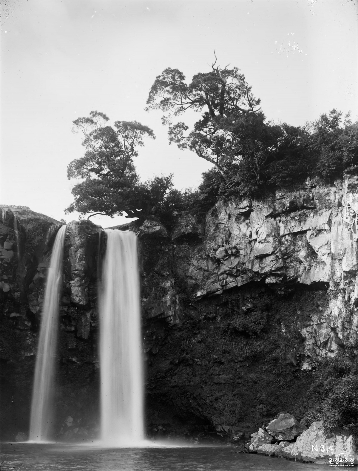 1. 제주도 천지연폭포(1917년).jpg