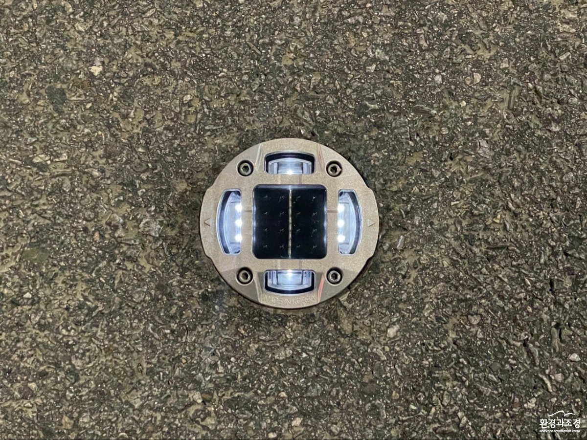 1. 태양광 LED 표지병.png