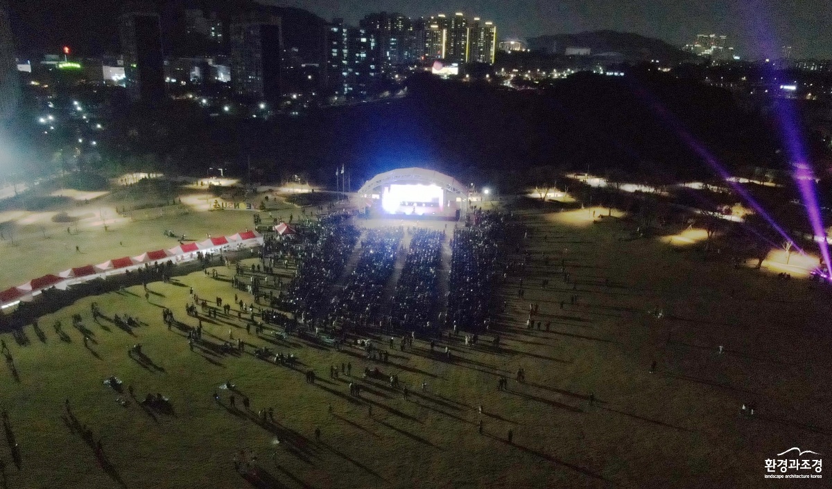2025.11.3.일자_보도자료]_기획]_연수구,_전국_최대규모_잔디광장_‘한마음공원’_문_열어_1.jpg