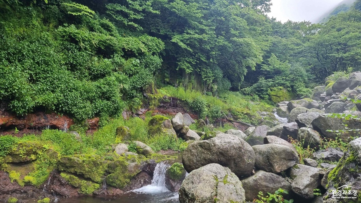 어리목계곡 근경.jpg