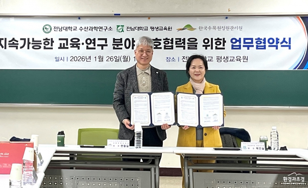 업무협약 기념사진.jpg