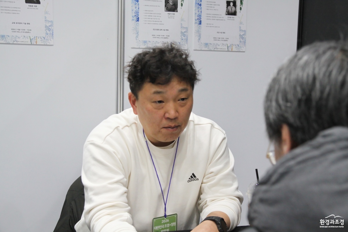IMG_0419_최윤석 그람디자인디표.jpg