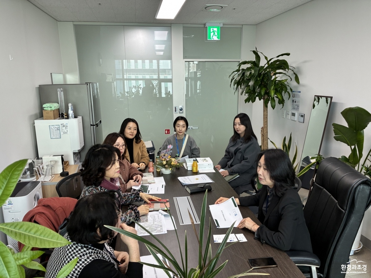 260204 이병숙 경기도의원, 수원시 공원녹지과와 ‘반달공원 여가문화공간 조성사업’ 정담회 개최(1).jpg
