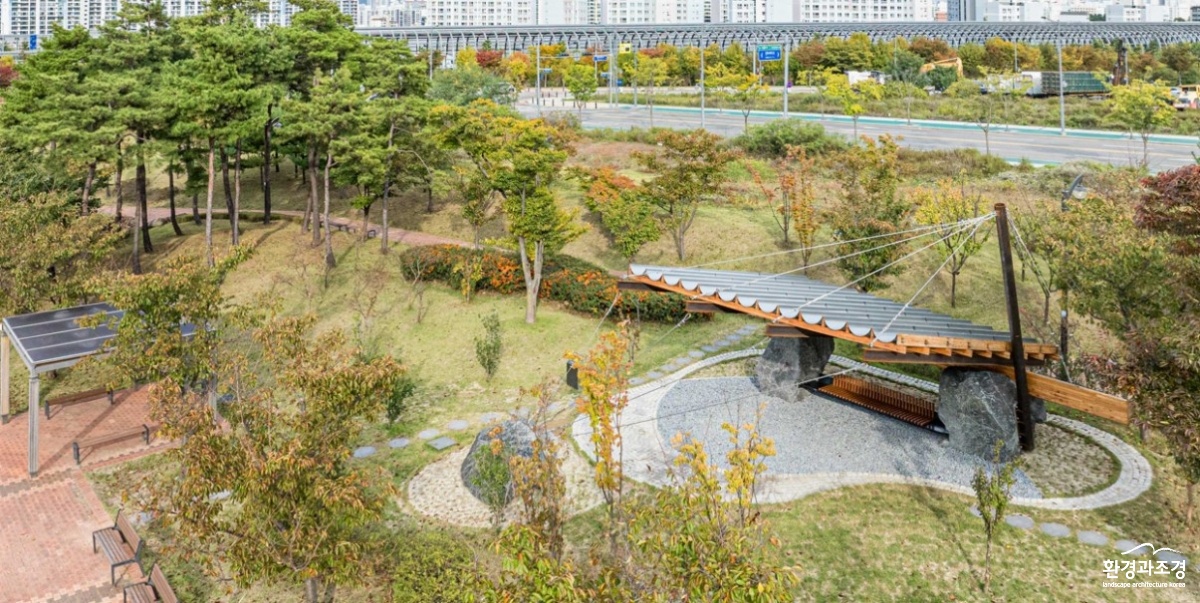 사진2.수성구, 2024 수성국제비엔날레 작품 ‘수성파빌리온 SUPRA’_대진지 수성파빌리온 작품 사진2.jpg