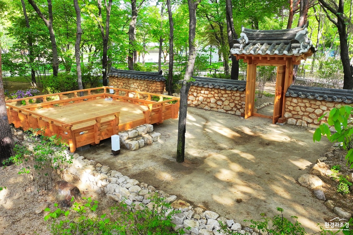 03. 마당전경(주간)_.jpg
