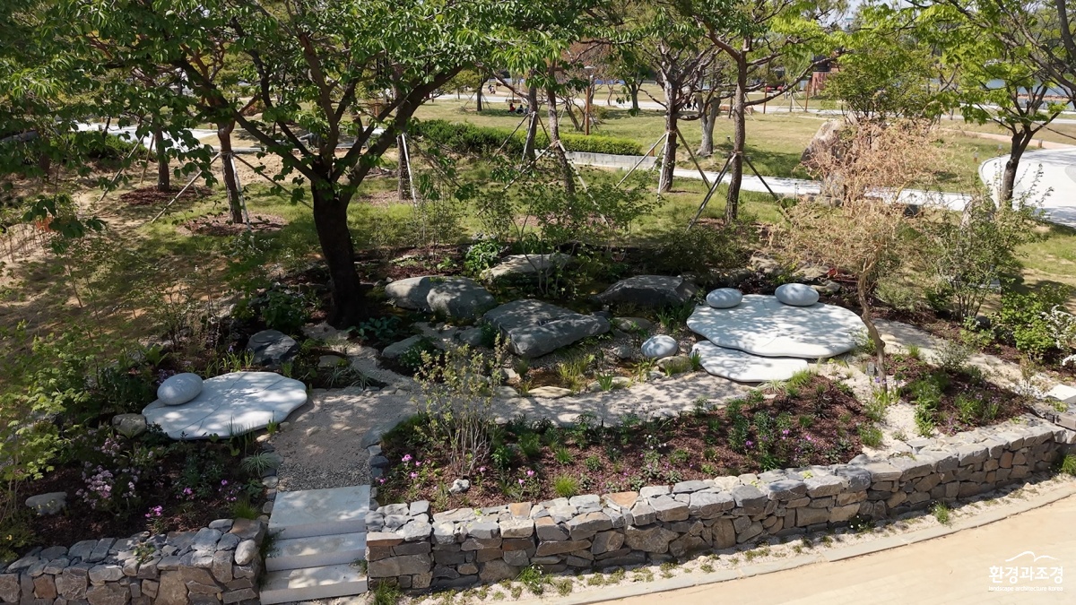 4. 최우수상_우희경_수릿날, 연잎에 스미다_.jpg